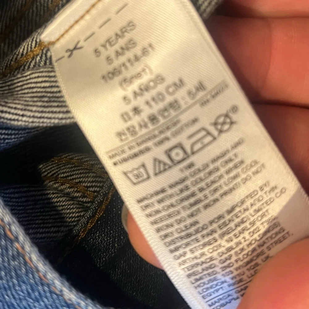 GAP KIDS DENIM JACKET- toddler size 5- like new